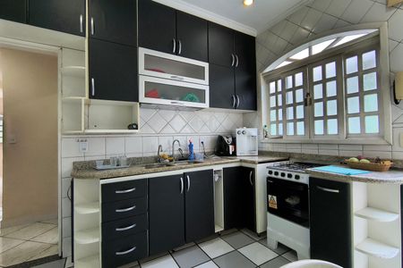 Casa de condomínio à venda com 216m², 4 quartos e 1 vaga Casa de condomínio à venda com 216m², 4 quartos e 1 vagaCozinha