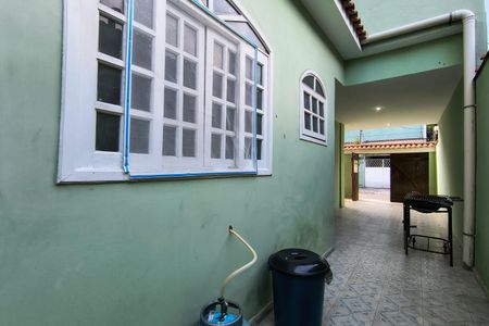 Casa de condomínio à venda com 216m², 4 quartos e 1 vaga Casa de condomínio à venda com 216m², 4 quartos e 1 vagaFachada