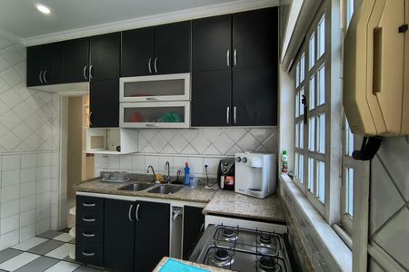 Casa de condomínio à venda com 216m², 4 quartos e 1 vaga Casa de condomínio à venda com 216m², 4 quartos e 1 vagaCozinha