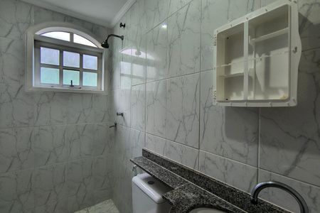 Casa de condomínio à venda com 216m², 4 quartos e 1 vaga Casa de condomínio à venda com 216m², 4 quartos e 1 vagaBanheiro Social 2