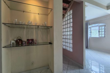 Casa de condomínio à venda com 216m², 4 quartos e 1 vaga Casa de condomínio à venda com 216m², 4 quartos e 1 vagaSala