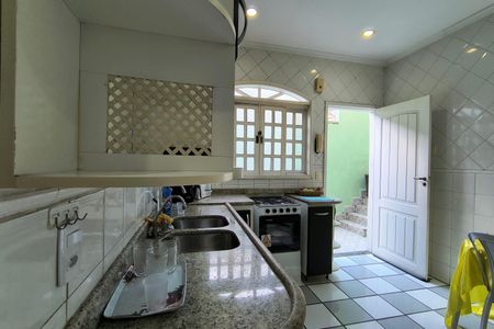 Casa de condomínio à venda com 216m², 4 quartos e 1 vaga Casa de condomínio à venda com 216m², 4 quartos e 1 vagaCozinha