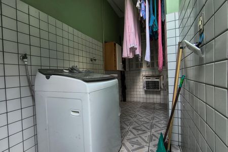 Casa de condomínio à venda com 216m², 4 quartos e 1 vaga Casa de condomínio à venda com 216m², 4 quartos e 1 vagaÁrea de Serviço