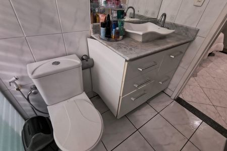 Casa de condomínio à venda com 216m², 4 quartos e 1 vaga Casa de condomínio à venda com 216m², 4 quartos e 1 vagaBanheiro da Suíte 1