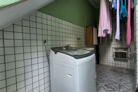 Casa de condomínio à venda com 216m², 4 quartos e 1 vaga Casa de condomínio à venda com 216m², 4 quartos e 1 vagaÁrea de Serviço