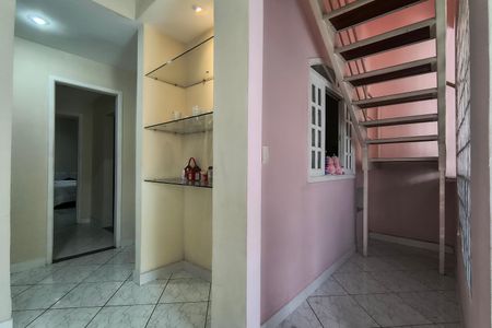 Casa de condomínio à venda com 216m², 4 quartos e 1 vaga Casa de condomínio à venda com 216m², 4 quartos e 1 vagaSala