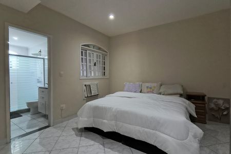 Casa de condomínio à venda com 216m², 4 quartos e 1 vaga Casa de condomínio à venda com 216m², 4 quartos e 1 vagaQuarto 1 - Suíte