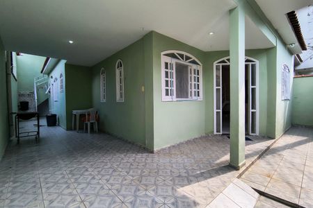 Casa de condomínio à venda com 216m², 4 quartos e 1 vaga Casa de condomínio à venda com 216m², 4 quartos e 1 vagaFachada