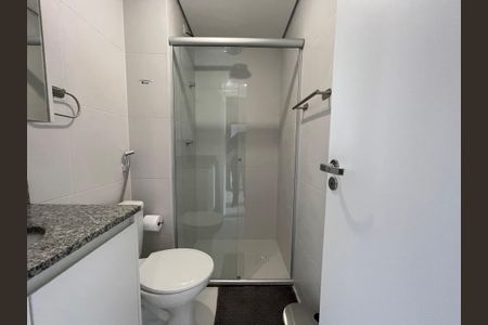 Banheiro de kitnet/studio para alugar com 1 quarto, 25m² em Butantã, São Paulo