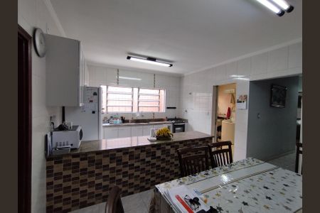 Casa à venda com 200m², 2 quartos e 3 vagas Casa à venda com 200m², 2 quartos e 3 vagasCozinha - Armários