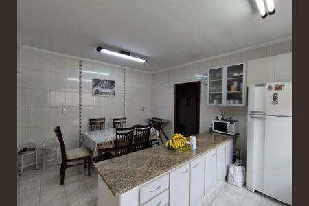 Casa à venda com 200m², 2 quartos e 3 vagas Casa à venda com 200m², 2 quartos e 3 vagasCozinha - Armários