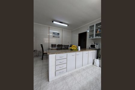 Casa à venda com 200m², 2 quartos e 3 vagas Casa à venda com 200m², 2 quartos e 3 vagasCozinha - Armários