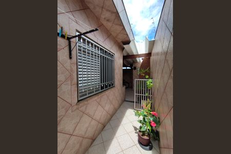 Casa à venda com 200m², 2 quartos e 3 vagas Casa à venda com 200m², 2 quartos e 3 vagasQuintal