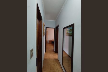 Casa à venda com 200m², 2 quartos e 3 vagas Casa à venda com 200m², 2 quartos e 3 vagasCorredor