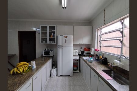 Casa à venda com 200m², 2 quartos e 3 vagas Casa à venda com 200m², 2 quartos e 3 vagasCozinha - Armários