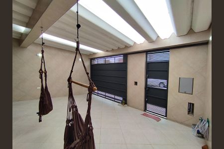 Casa à venda com 200m², 2 quartos e 3 vagas Casa à venda com 200m², 2 quartos e 3 vagasGaragem