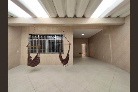 Casa à venda com 200m², 2 quartos e 3 vagas Casa à venda com 200m², 2 quartos e 3 vagasGaragem
