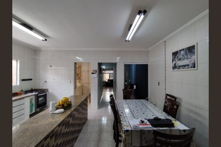 Casa à venda com 200m², 2 quartos e 3 vagas Casa à venda com 200m², 2 quartos e 3 vagasCozinha - Armários