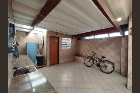 Casa à venda com 200m², 2 quartos e 3 vagas Casa à venda com 200m², 2 quartos e 3 vagasQuintal