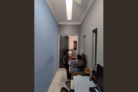 Casa à venda com 200m², 2 quartos e 3 vagas Casa à venda com 200m², 2 quartos e 3 vagasEscritório