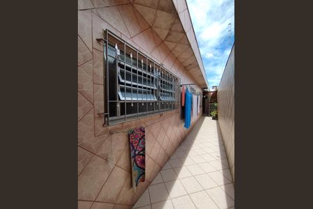 Casa à venda com 200m², 2 quartos e 3 vagas Casa à venda com 200m², 2 quartos e 3 vagasQuintal