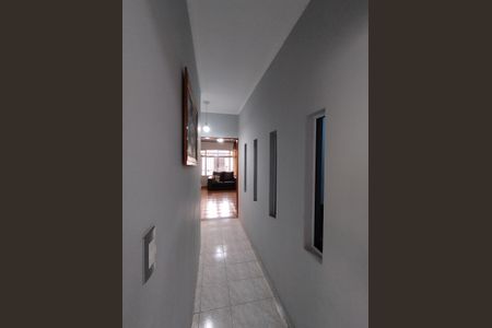 Casa à venda com 200m², 2 quartos e 3 vagas Casa à venda com 200m², 2 quartos e 3 vagasCorredor