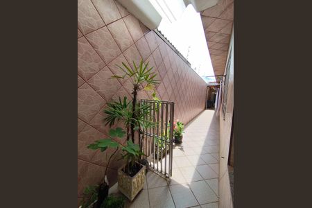 Casa à venda com 200m², 2 quartos e 3 vagas Casa à venda com 200m², 2 quartos e 3 vagasQuintal