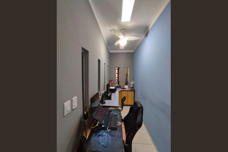 Casa à venda com 200m², 2 quartos e 3 vagas Casa à venda com 200m², 2 quartos e 3 vagasEscritório