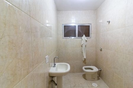 Casa para alugar com 225m², 2 quartos e 2 vagas Casa para alugar com 225m², 2 quartos e 2 vagasBanheiro Social