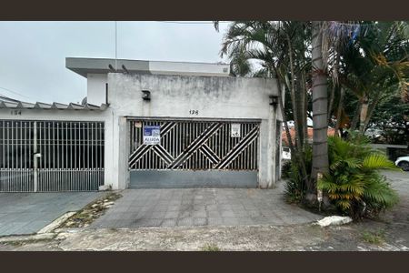 Casa para alugar com 225m², 2 quartos e 2 vagas Casa para alugar com 225m², 2 quartos e 2 vagasFachada