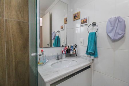 Apartamento à venda com 75m², 3 quartos e 2 vagas Apartamento à venda com 75m², 3 quartos e 2 vagasBanheiro da Suíte