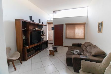 Sala de casa à venda com 3 quartos, 225m² em Serra Grande, Niterói