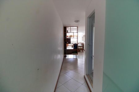 Corredor  de casa à venda com 3 quartos, 225m² em Serra Grande, Niterói