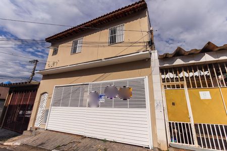 Casa à venda com 5m², 6 quartos e 2 vagasFachada