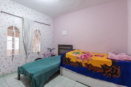 Casa à venda com 5m², 6 quartos e 2 vagasQuarto 1 Casa 1