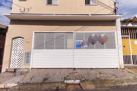 Casa à venda com 68m², 2 quartos e 1 vaga Casa à venda com 68m², 2 quartos e 1 vagaFachada