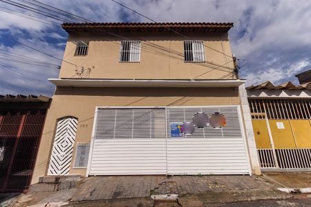 Casa à venda com 68m², 2 quartos e 1 vaga Casa à venda com 68m², 2 quartos e 1 vagaFachada