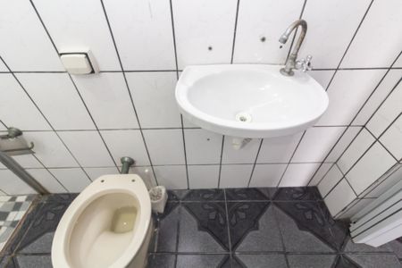 Banheiro da Suíte de casa para alugar com 1 quarto, 60m² em Jardim Maia, São Paulo