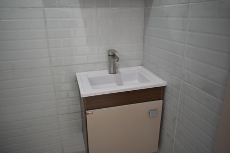 Casa para alugar com 100m², 2 quartos e 1 vagaBanheiro externo