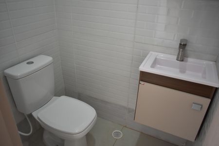 Casa para alugar com 100m², 2 quartos e 1 vagaBanheiro externo