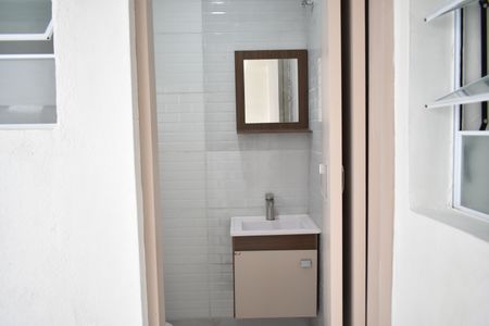 Casa para alugar com 100m², 2 quartos e 1 vagaBanheiro externo