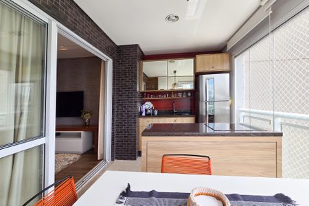 Apartamento à venda com 62m², 2 quartos e 1 vaga Apartamento à venda com 62m², 2 quartos e 1 vagaSacada e cozinha