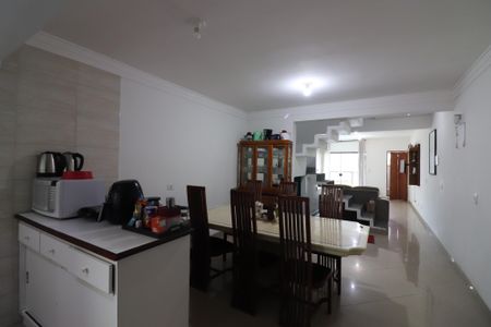 Casa à venda com 216m², 2 quartos e 4 vagasCopa e Cozinha 