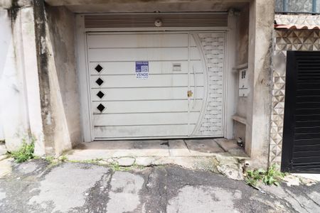 Casa à venda com 216m², 2 quartos e 4 vagasFachada 