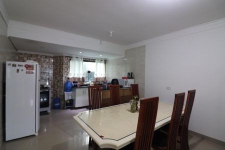 Casa à venda com 216m², 2 quartos e 4 vagasCopa e Cozinha 