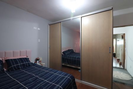 Casa à venda com 216m², 2 quartos e 4 vagasSuíte 2