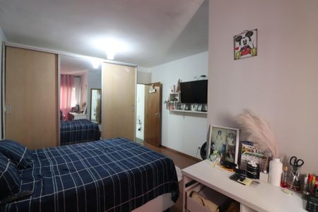 Casa à venda com 216m², 2 quartos e 4 vagasSuíte 2