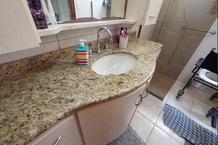 Casa à venda com 170m², 2 quartos e 2 vagasBanheiro