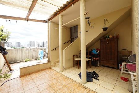Casa à venda com 170m², 2 quartos e 2 vagasQuintal