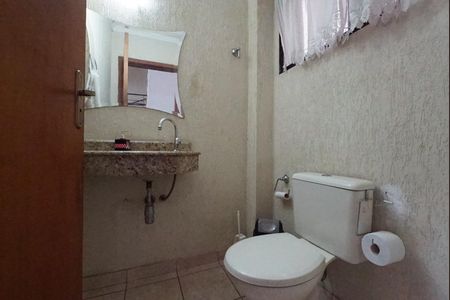 Casa à venda com 170m², 2 quartos e 2 vagasLavabo